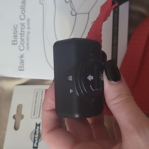 Petsafe Basic Bark Control Collar red & black for small dog with 2 batteries - Picture 13 of 17